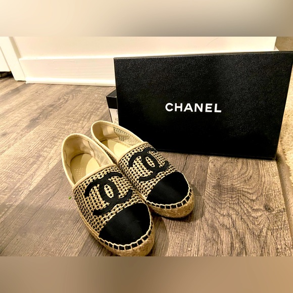 Chanel Espadrille Stacked 36 Patent Leather Cap Toe Flats CC-0712N-0011 For  Sale at 1stDibs